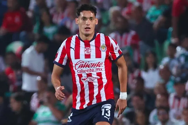 Chiquete Orozco sigue a la espera de Cruz Azul y se niega a reportar con Chivas